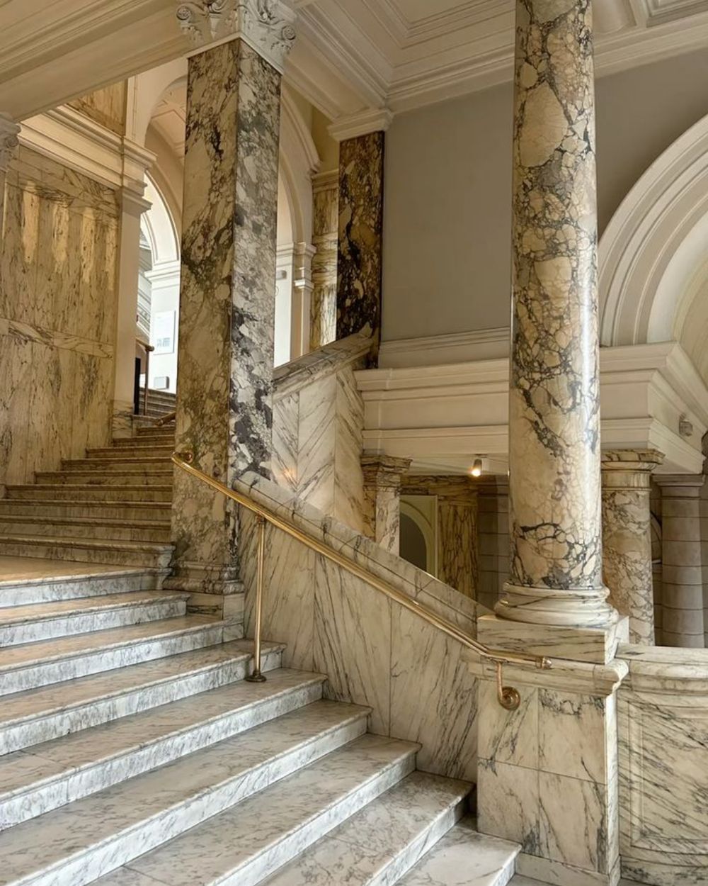 Grand Staircases in Makrana marble by Everstone (35)